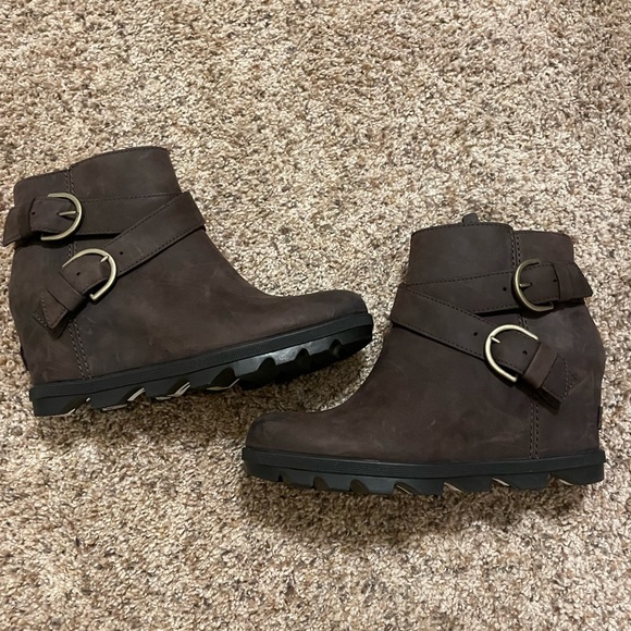 Like New Sorel Joan of Arctic Boot - Picture 2 of 7